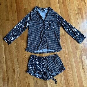 Sam Edelman Black and White Pajamas Set with Long Sleeves and Star Pattern